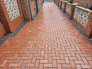 Block paved driveway pressure washing and sealing