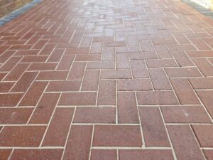 Block paved driveway pressure washing and sealing